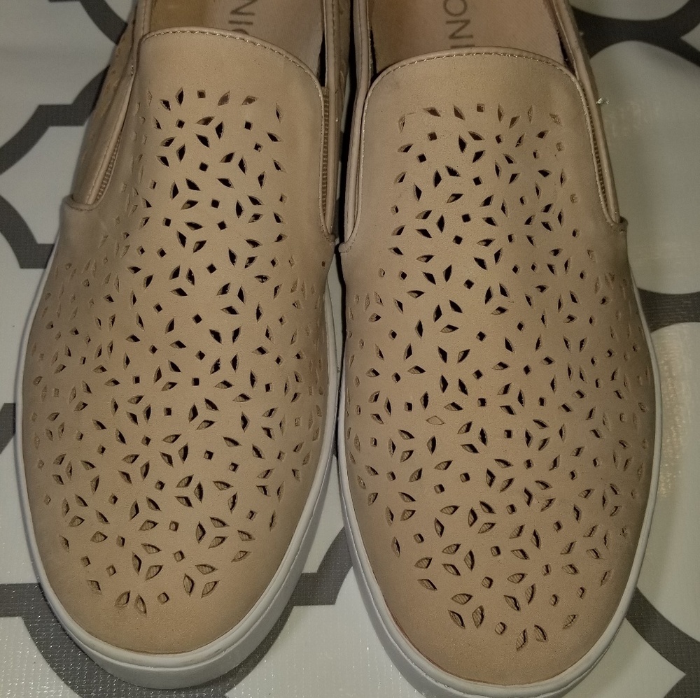 Vionic Women's Oxford Slip On Sneakers-Size 10